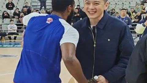 曼联主场险胜伊普斯维奇，马奎尔头球破门助胜利